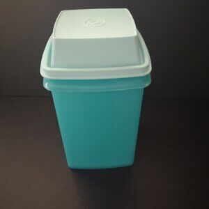 Vintage Tupperware Pick-A-Deli Container #1560-5 Pickle Keeper Aqua/Blue